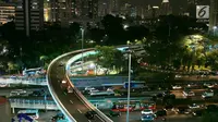 Sejumlah kendaraan melintasi Simpang Susun Semanggi di kawasan Semanggi, Jakarta, Jumat (28/7). Jembatan sepanjang 1,6 kilometer diharapkan mampu menjadi solusi kemacetan Ibu Kota, khususnya sekitaran Semanggi. (Liputan6.com/Angga Yuniar)