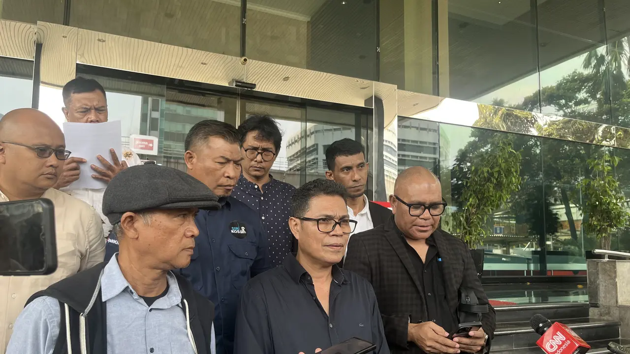 Direktur Utama PT Sinkos Multimedia Mandiri, Faizal Assegaf kembali mendatangi Kantor Komisi Pemberantasan Korupsi (KPK), Rabu (15/4) (Liputan6.com/Muhammad Radityo Priyasmoro)
