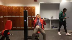 Bola.com berkesempatan merasakan fasilitas fitness dan salon yang tersedia di Media Center Piala Dunia 2022 Qatar. (Bola.com/Hendry Wibowo)