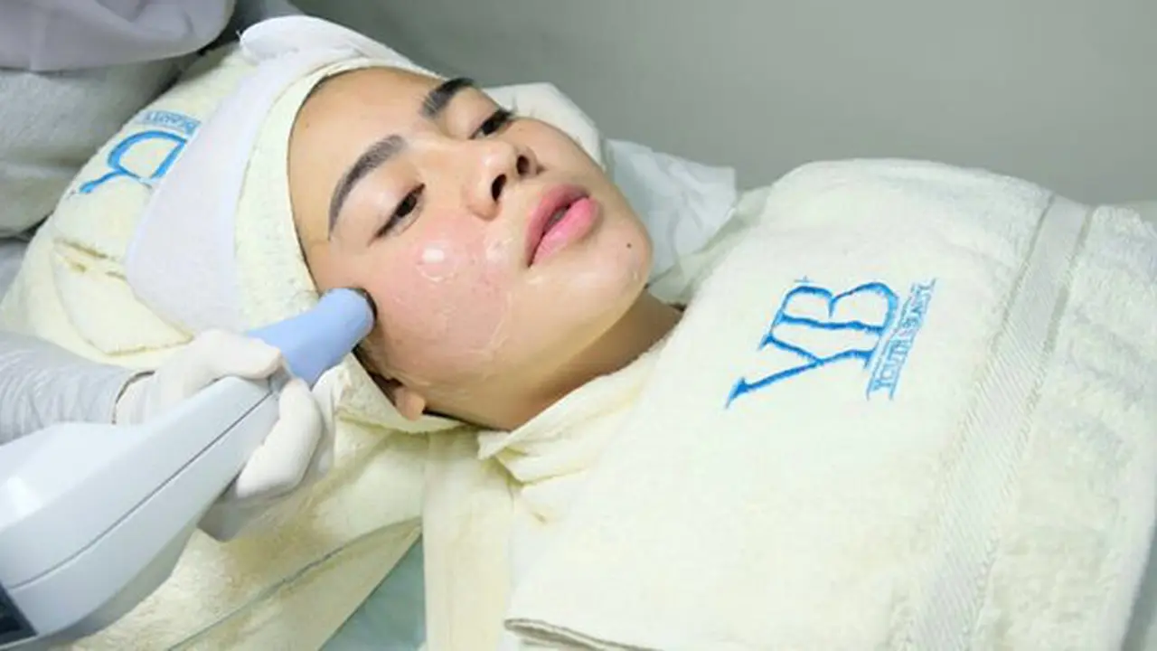 Salah satu perawatan Youth & Beauty Clinic