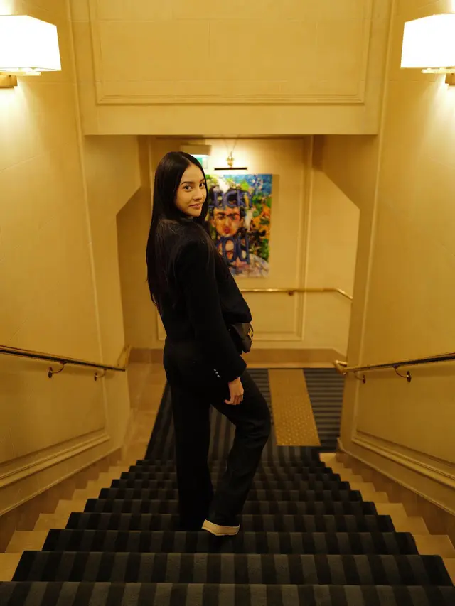 7 Momen Liburan Akhir Tahun Anya Geraldine di Prancis, Seru Main Ski