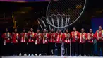 Tim Indonesia berdiri di podium dengan medali perak setelah final Piala Uber yang diadakan di Chengdu, Provinsi Sichuan, China, Minggu, 5 Mei 2024. (AP Photo/Ng Han Guan)