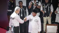 Pasangan Capres-Cawapres nomor urut 3, Ganjar Pranowo dan Mahfud Md menghadiri debat Pilpres 2024 di Kantor KPU, Jakarta Pusat, Selasa (12/12/2023) malam. (Liputan6.com/Faizal Fanani)