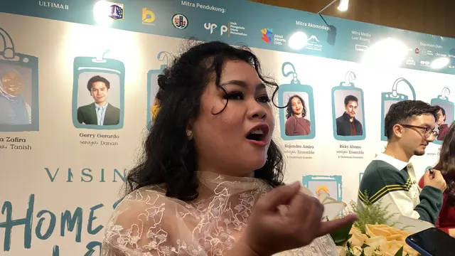 Sutradara Lisa Reideka dalam Gala Show Home Sweet Loan The Musical di Jakarta, Rabu (30/9/2026). (Liputan6.com/Nola Vemiliana)
