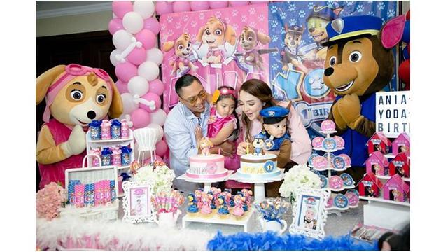 Reisa Broto Asmoro dan sang suami dikaruniai dua anak yang menggemaskan.