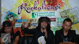 Candil membentuk grup bernama Candil In The Rockalisasi, Jakarta, Rabu (27/04). Candil In The Rockalisasi melahirkan album perdana mereka yang diberi nama 'Rockalisasi' dengan singlenya yang berjudul sama. (Liputan6.com/Herman Zakharia)