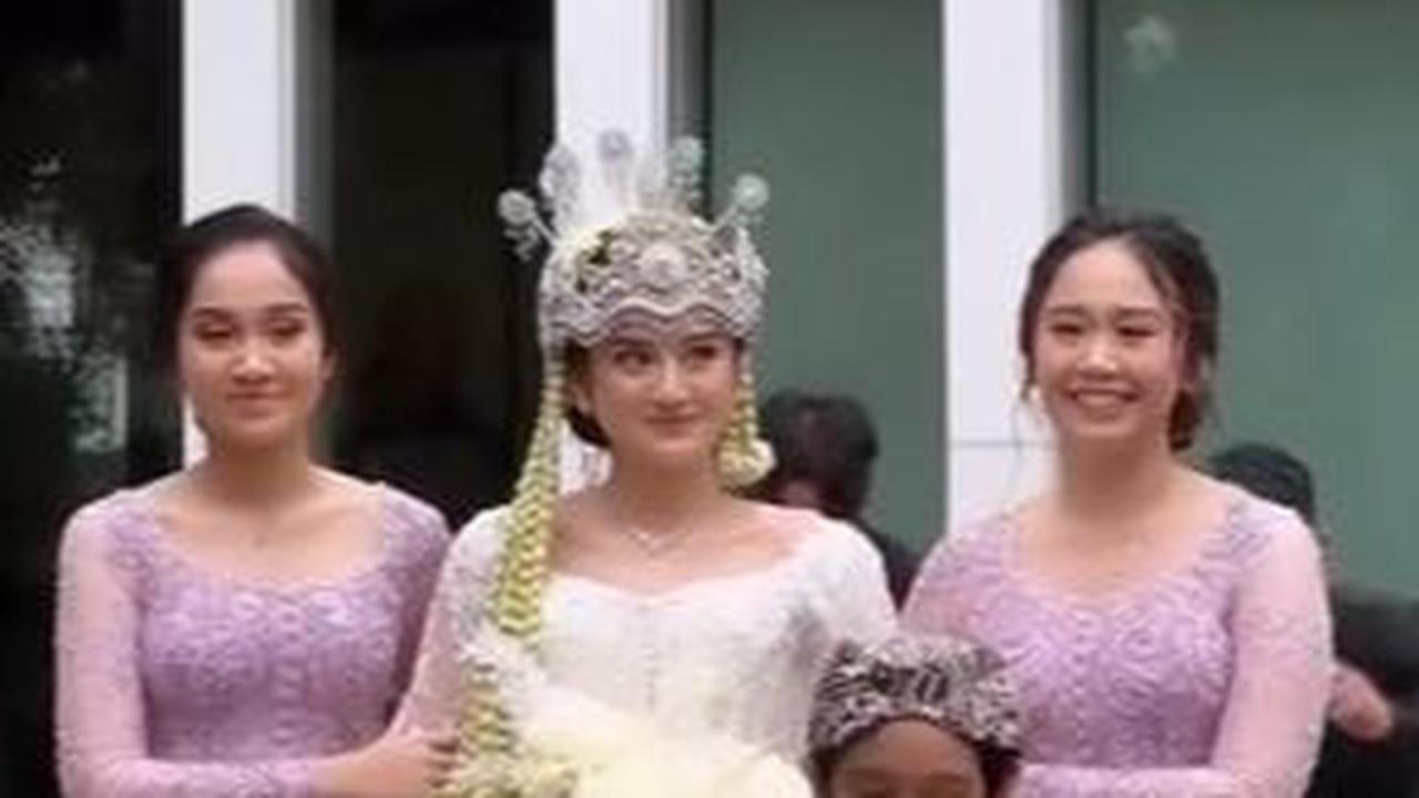 Di IG Story, Salshabilla dan Ibrahim turut mengunggah momen manis dari akad nikah mereka.<br>