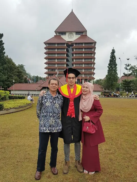 Dewi Yull dan Suami (Instagram/dewiyullofficial)