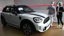 New MINI Countryman tersedia dengan tiga pilihan mesin berteknologi MINI TwinPower Turbo Technology terbaru. Desain fascia depan terbaru, lampu depan belakang dan foglight LED memperkuat posisinya di segmen kendaraan compact premium. (Liputan6.com/Pool/MINI Indonesia)