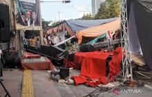 Mobil Tabrak Tenda Acara Maulid di Kembangan Jakarta Barat, Dua Orang Terluka