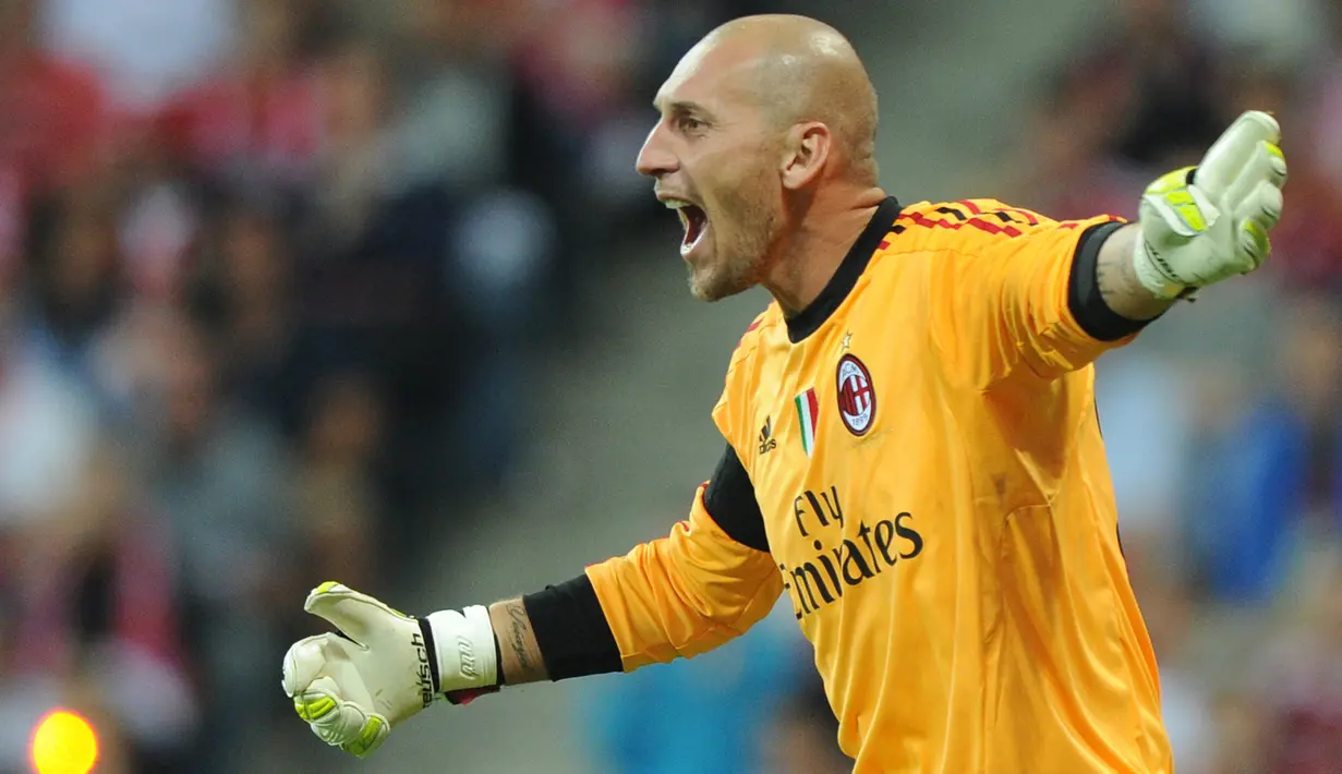 Christian Abbiati mencatat 17 kali cleen sheet dan membuat dirinya layak disebut sebagai pahlawan AC Milan. Sang pelatih Massimiliano Allegri sepanjang musim memberinya kepercayaan penuh untuk menjaga mistar gawang. (AFP/Christof Stache)