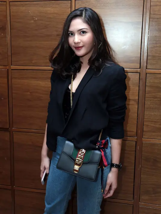 Aktris cantik mengatakan bahwa memutuskan untuk menikah itu diperlukan tanggung jawab yang besar untuk ke depannya. Ia tidak ingin jika di tengah pernikahannyananti justru timbul masalah yang sulit diatasi. (Deki Prayoga/Bintang.com)