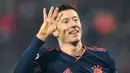 Robert Lewandowski butuh waktu 11 menit untuk menorehkan hat-trick saat membawa Bayern Munchen menang 7-1 atas Red Bull Salzburg pada musim 2021/2022. (AFP/Andrej Isakovic)