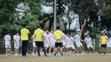 Pemain Timnas Indonesia U-22 menggelar sesi latihan jelang laga melawan Myanmar pada laga terakhir Grup C SEA Games 2025. (Bola.com/Bagaskara Lazuardi)