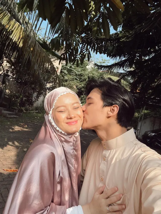 Rey Mbayang dan Dinda Hauw. (Foto: Instagram @rey_mbayang)