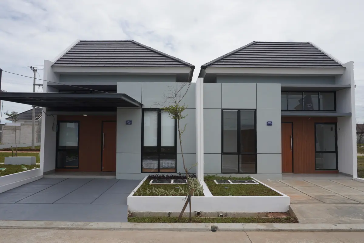 The East dalam Perumahan Darmawangsa Residence.