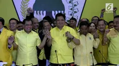 Airlangga Hartanto terpilih secara aklamasi di rapat pleno DPP Golkar sebagai Ketua umum menggantikan Setya Novanto.