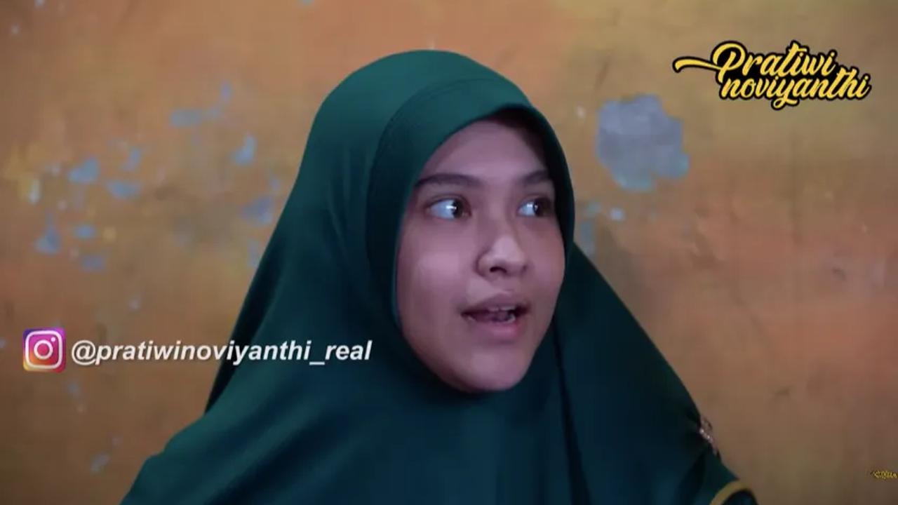 Cica Apriyani merupakan salah satu wanita cantik yang kini menyandang status ODGJ.