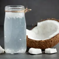 Waktu yang ideal untuk mengonsumsi air kelapa. (foto: jcomp/freepik)