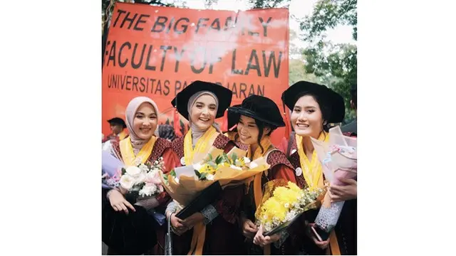 6 Potret Wisuda Nabila Ishma Raih Gelar Sarjana, Bangkit Usai Kepergian Mendiang Eril