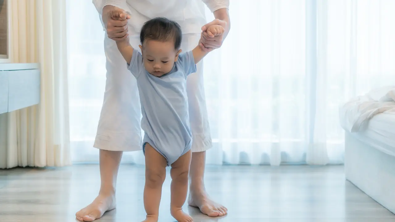 anak belajar jalan