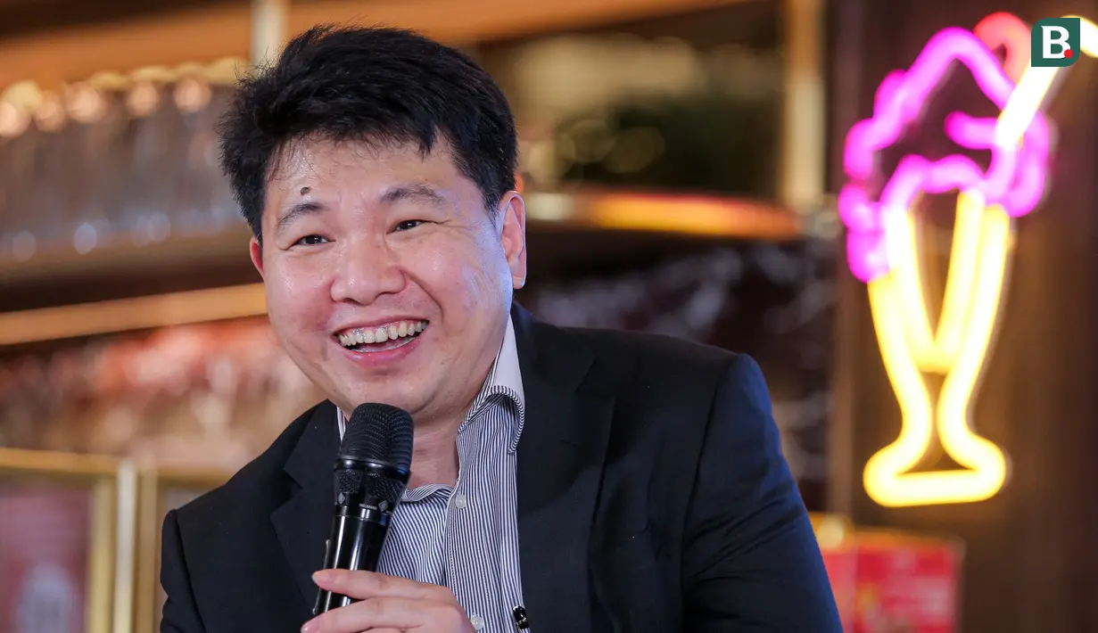 <p>Head of Sports Business Emtek Group, Hendy Lim memberikan keterangan saat konferensi pers Livoli Divisi Utama 2023 yang berlangsung di Dennys's, Senayan City, Jakarta, Jumat (20/10/2023). (Bola.com/Bagaskara Lazuardi)</p>