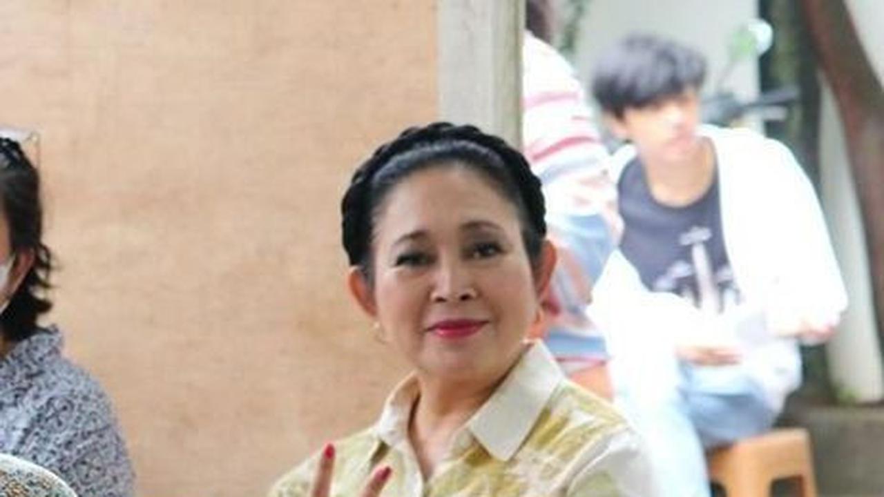 Titiek Soeharto Kedatangan Tamu Spesial, Bukan Prabowo tapi Sosok Viral karena Pose Unik