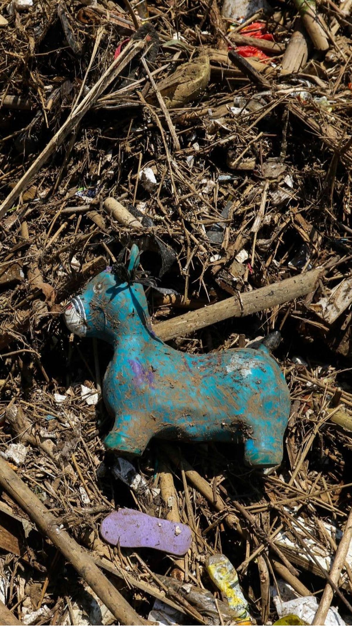 Nantinya, sampah-sampah tersebut akan dicacah dan kemudian dijadikan bahan bakar alternatif.
