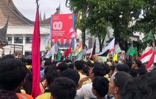 Ribuan Massa Ikut Aksi Unjuk Rasa Sumbar, Ternyata Berlangsung Aman dan Kondusif