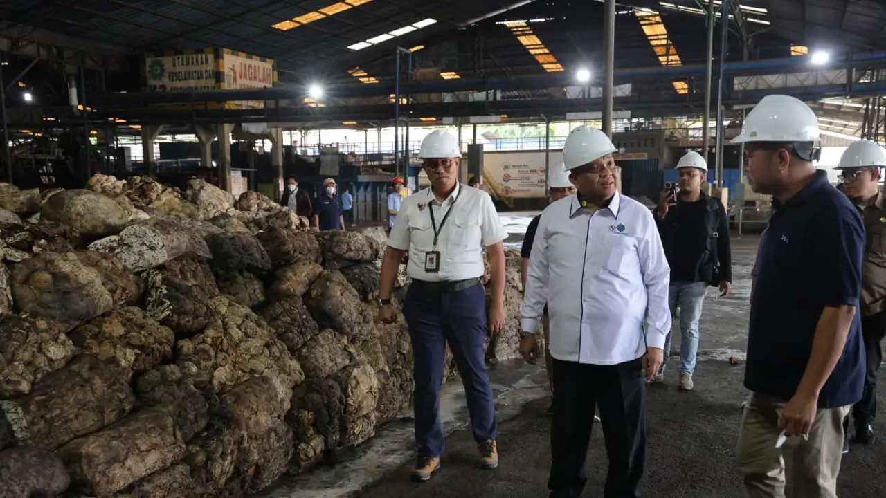 Wamenaker Apresiasi PT Hok Tong Jambi Serap 100 Persen Pekerja Lokal dan Raih Zero Accident
