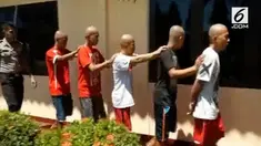 Lima tahanan yang melarikan diri setelah berhasil membobol jeruji besi tahanan Milik Polsek Baras, Kabupaten Pasangkayu, Sulawesi Barat, Jumat pekan lalu, akhirnya ditangkap petugas.