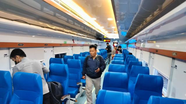 Ilustrasi gerbong kelas ekonomi New Generation