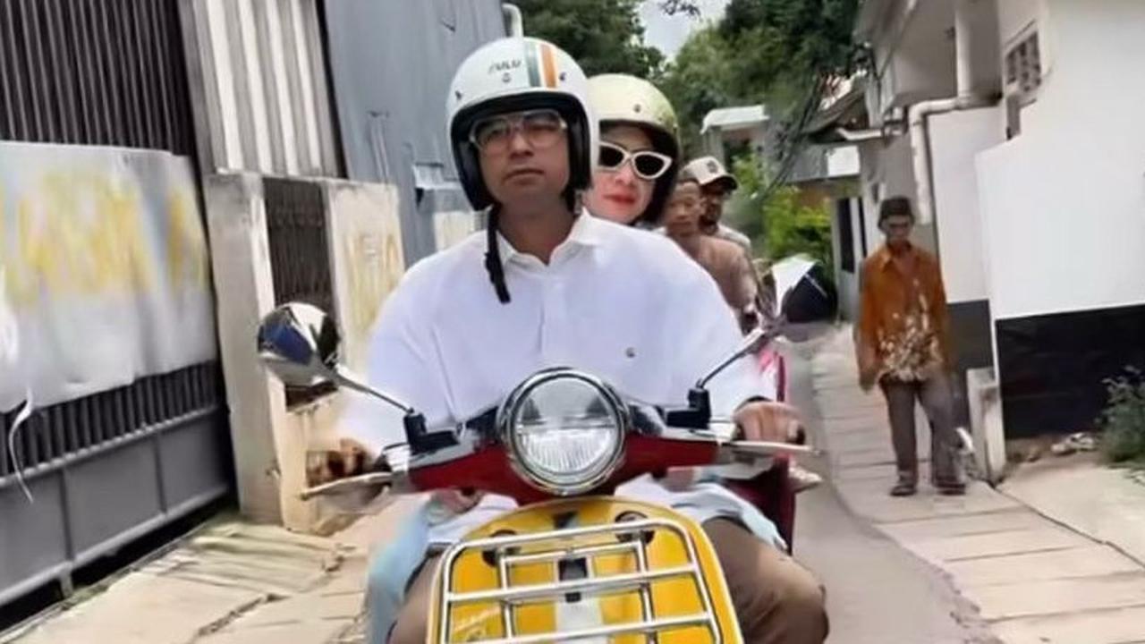 Potret Menggemaskan nan Romantis Raffi Ahmad dan Nagita Slavina Naik Vespa ke TPS saat Akan Nyoblos