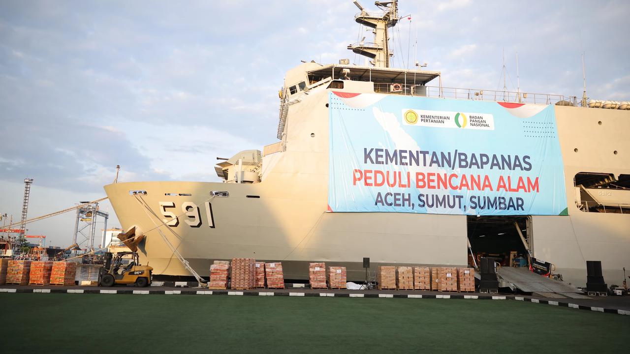 Mentan Amran saat melepas bantuan Kementan Peduli di Dermaga Kolinlamil Pelabuhan Tanjung Priok