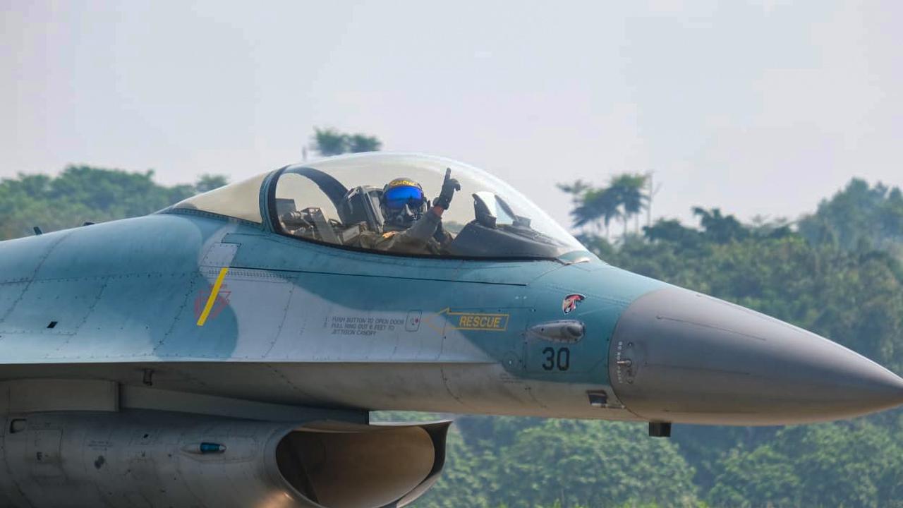 FOTO: Demo Udara HUT ke-80 TNI Sukses, Pangkoopsudnas Apresiasi Profesionalisme Personel