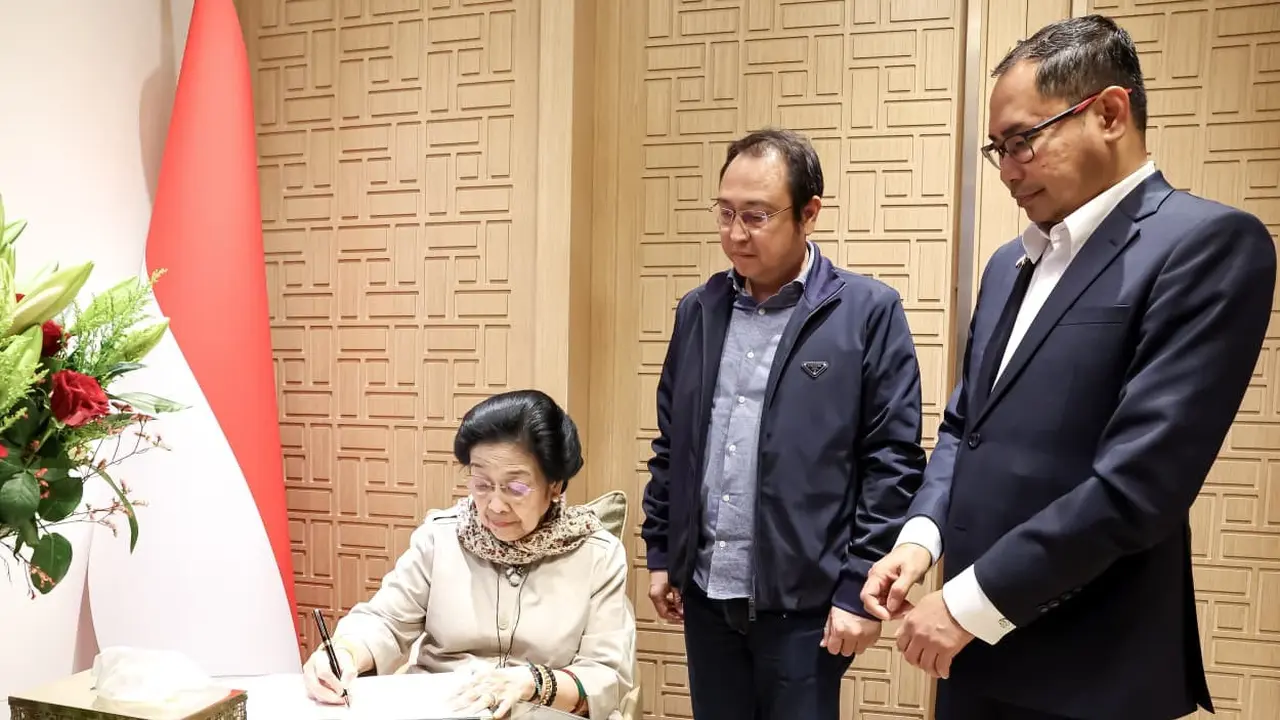 Presiden Kelima RI Megawati Soekarnoputri menyempatkan untuk mengunjungi kantor Kedutaan Besar RI untuk Uni Emirat Arab (UEA), di Abu Dhabi, Senin 2 Februari 2026 waktu setempat.