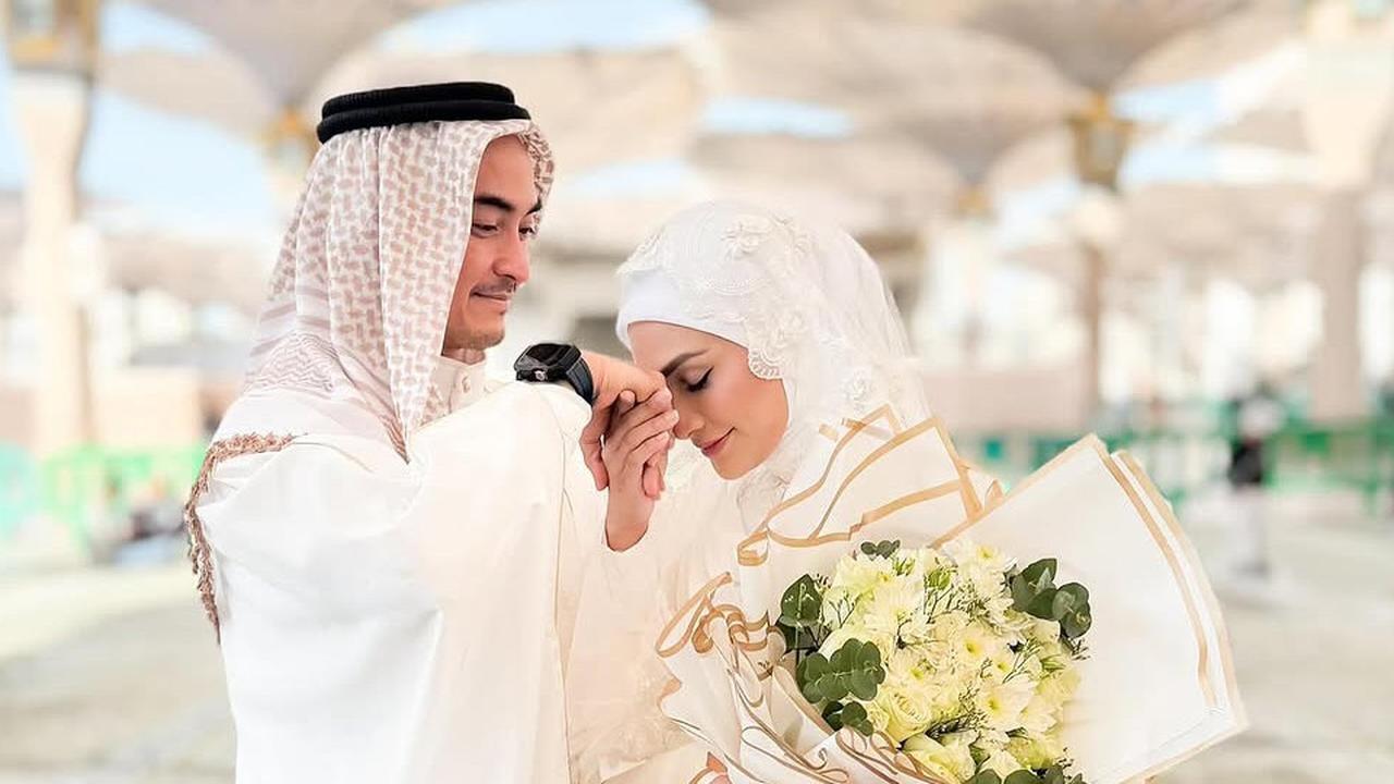 Dimas Seto hingga Arie Untung, Intip para Selebriti Hadiri Pernikahan Zumi Zola dan Putri Zulhas di Madinah