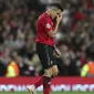 Striker Manchester United, Alexis Sanchez, usai bermain imbang oleh Valencia pada laga Liga Champions di Stadion Old Trafford, Selasa (2/10/2018). Manchester United ditahan 0-0 oleh Valencia. (AP/Jon Super)