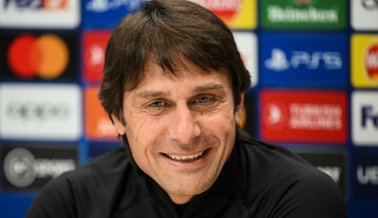 Melalui situs resminya, Napoli mengumumkan bahwa Conte resmi ditunjuk sebagai manajer baru mereka.  (Daniel LEAL/AFP)