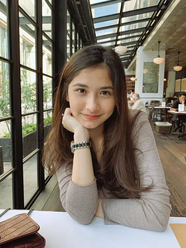 7 Potret Terbaru Faye Nicole yang Belakangan Jadi Sorotan di Media Sosial