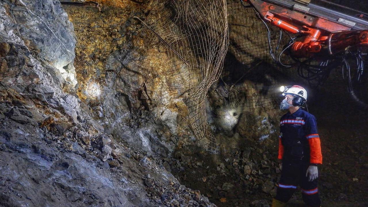 FOTO:  Melihat Aktivitas di Tambang Emas Pongkor dengan Target  1 Ton Emas