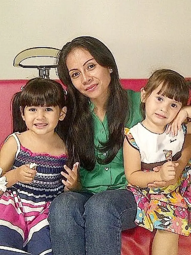 6 Potret Masa Kecil Sandrina Michelle dan Richelle, Bikin Gemas
