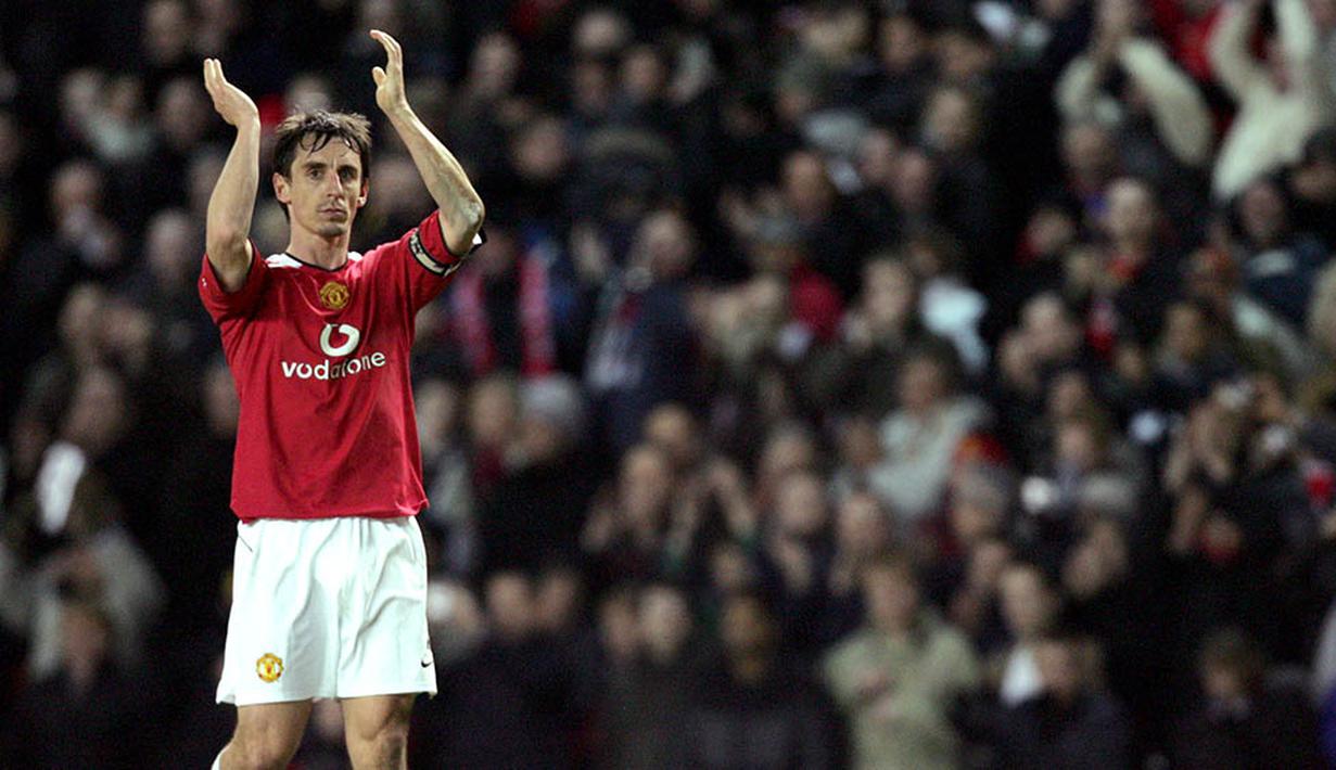 6. Gary Neville (2005-2011), bek sayap didikan akademi MU ini selalu tampil penuh gairah. Selain itu pria Inggris ini juga memiliki kesetiaan yang tinggi bagi Setan Merah. (AFP/Paul Ellis)