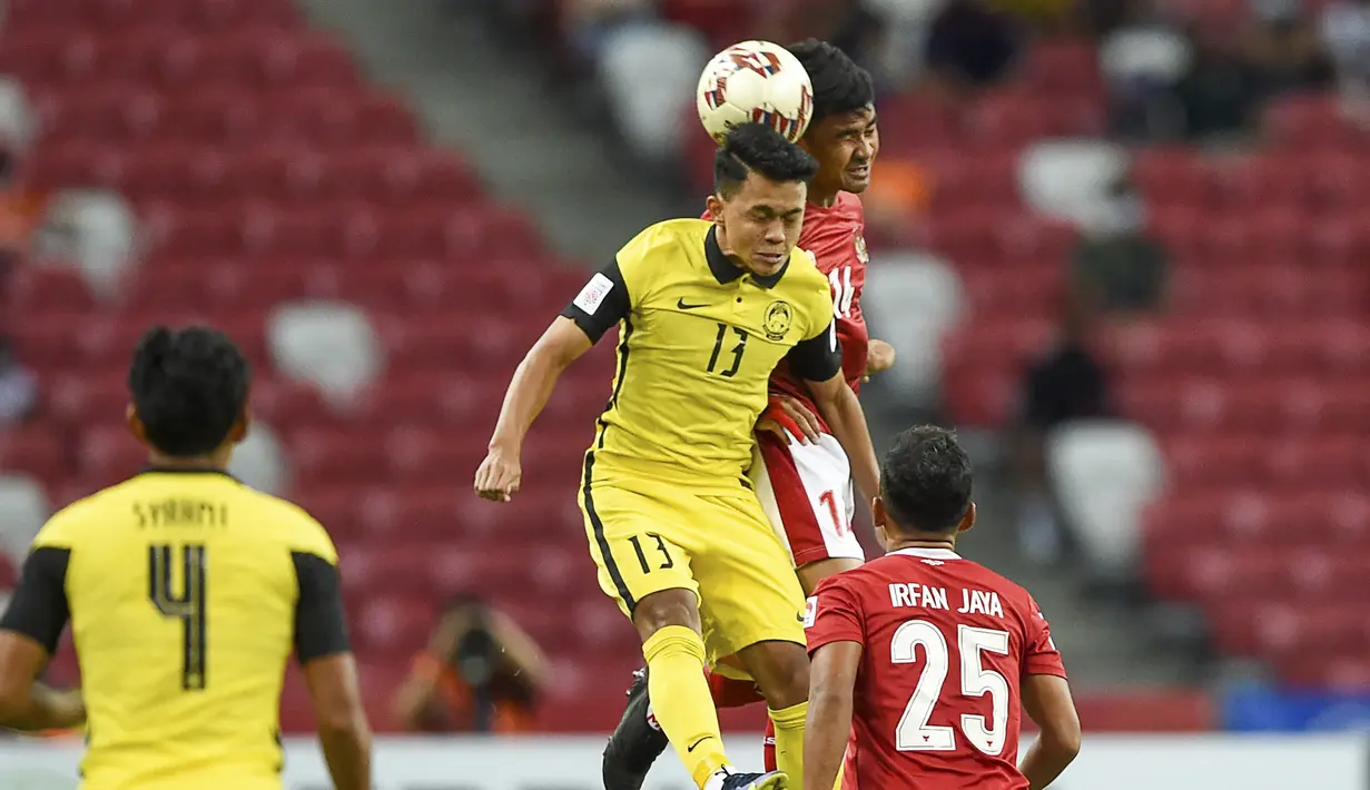 Malaysia terus mencoba di sisa laga, tapi tidak ada gol tambahan bagi kedua tim. Tambahan waktu 4 menit tidak mengubah apa pun. Skor 4-1 untuk kemenangan Indonesia. (AFP/Roslan Rahman)