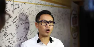 Belum lama ini, pelawak Eko Patrio disebut sebagai saksi dalam pernikahan penyanyi dangdut Ayu Ting Ting dan presenter Raffi Ahmad. Saat hadir di preskon Salam Ramadan ANTV Eko Patrio menjelaskan. (Nurwahyunan/Bintang.com)