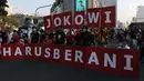 Koalisi masyarakat sipil membawa spanduk dalam menggelar aksi saat kegiatan Car Free Day di Jalan MH Thamrin, Jakarta, Minggu (1/9/2019). Mereka meminta agar Joko Widodo (Jokowi) berani mencoret calon pimpinan (Capim) KPK yang diduga bermasalah. (Liputan6.com/Johan Tallo)