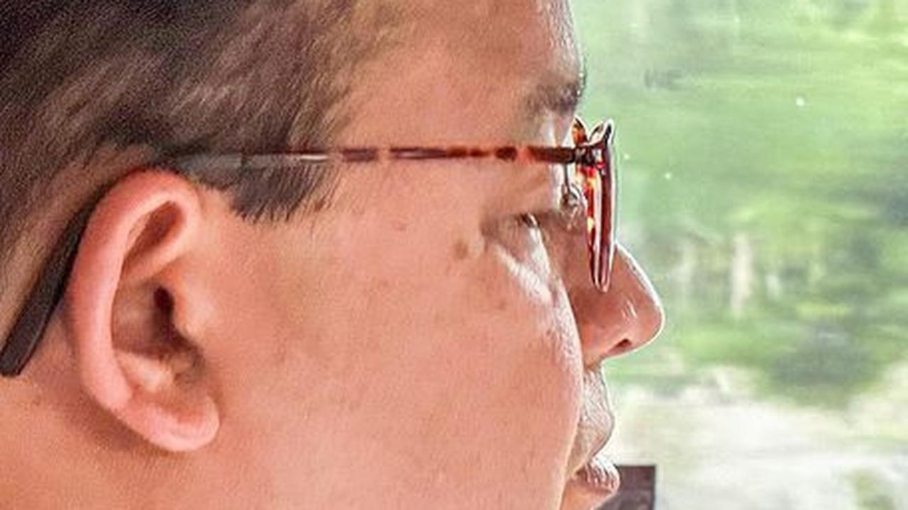 Menghilangkan Suntuk, Capres Anies Baswedan di Perjalanan Darat di Aceh Sambil Nonton Attack on Titan ' Semoga Nggak Sampai Ketagihan