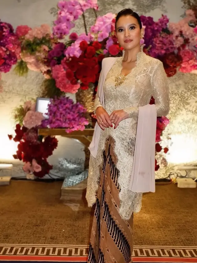Marcella Zalianty dan Olivia Zalianty Kenakan Kebaya di Siram serta Pernikahan Keponakan. [@marcella.zalianty]
