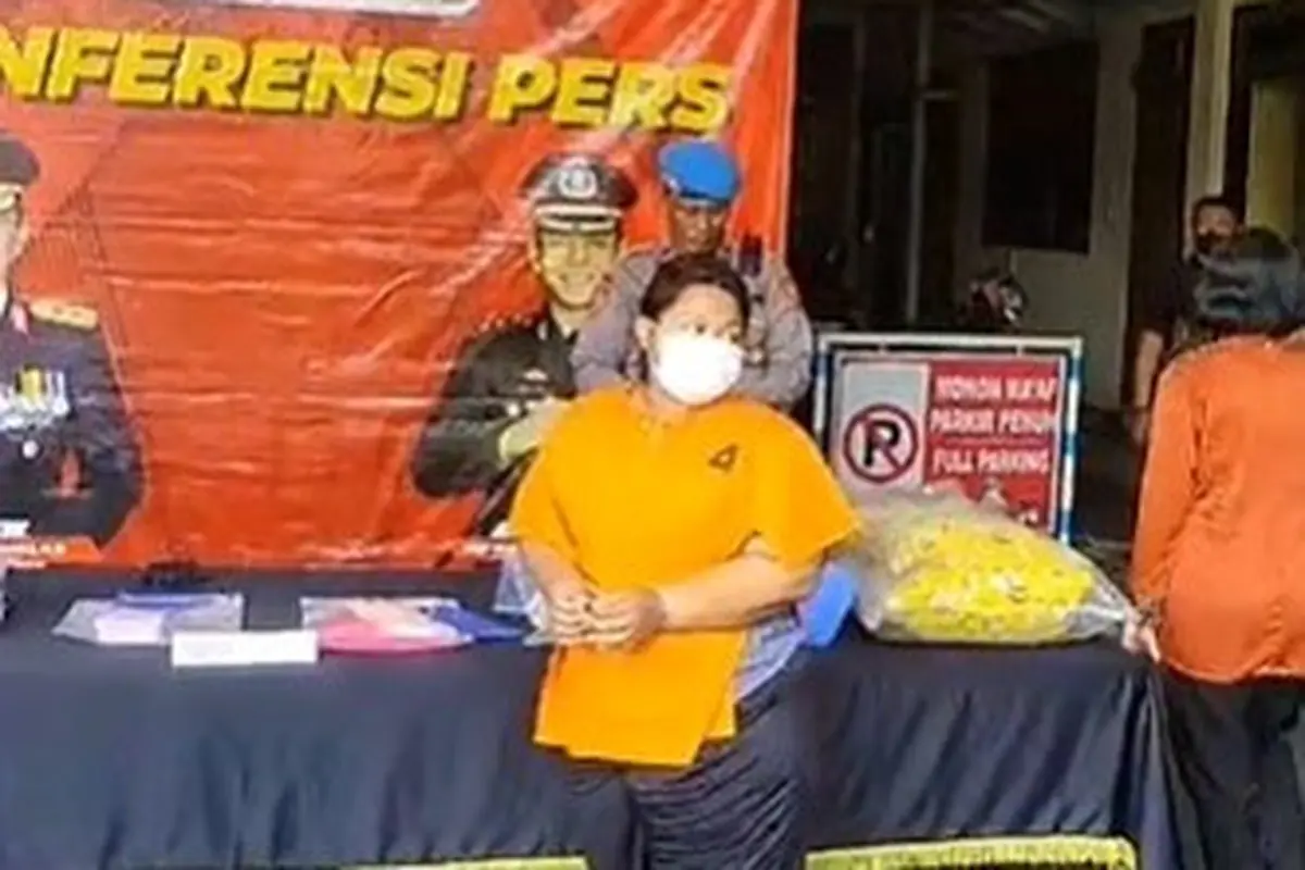 Pelaku saat diamankan di Polres Tulungagung. (Istimewa)