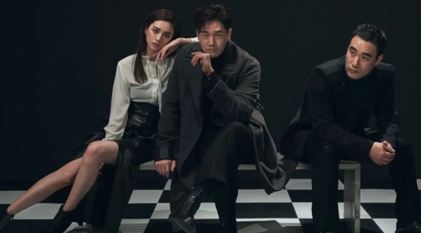 Pemeran film The Swindlers berpose di majalah fashion Harper Bazaar (KoreaBoo)